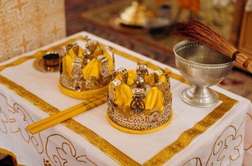 crowns for ceremony